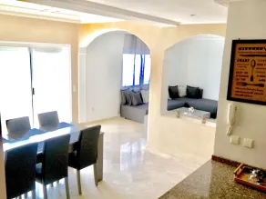 Luxurious Apartment with Private Garden - Image 2