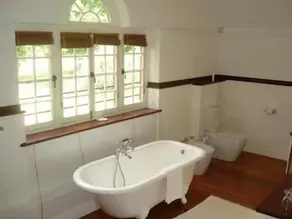 Lekkerwijn Historic Country Guest House - Image 5