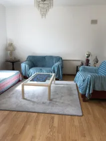 2 Bed Apartment in Basingstoke - Image 2