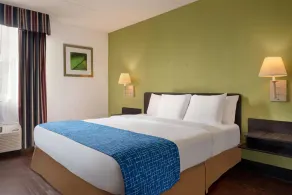Travelodge by Wyndham Zanesville - Image 2