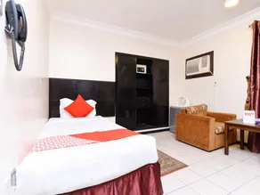 Moon Hotel by OYO Rooms - Image 3