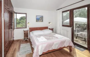 Beautiful Home in Drvenik Mali With Wifi and 5 Bedrooms - Image 2