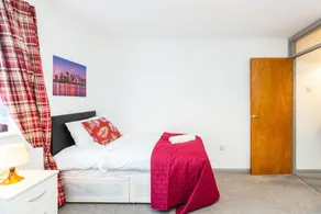 Cosy 2-bed House! Dagenham! Free Parking - Image 2