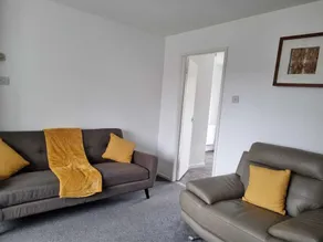 Charming 3-bed House in Leigh Siddow Common - Image 5