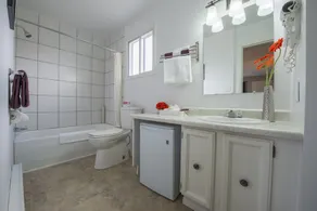 Maple Leaf Motel Inn Towne - Image 3