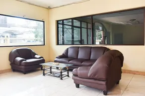 RedDoorz Near Lenmarc Mall Surabaya - Image 3