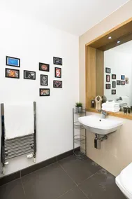 Modern Muscians 2BR Flat in Greenwich - Image 5