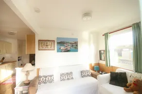 10A Medmerry Park 2 Bedroom Chalet - No Manual Workers Allowed - Image 4