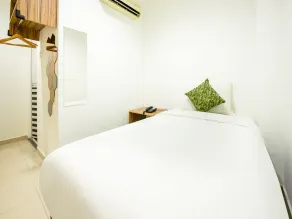 Delegant Hotel by OYO Rooms - Image 2