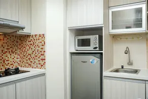 Comfy 3BR Apt @ Mediterania Gajah Mada By Travelio - Image 2