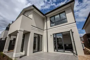 Captivating Large 4br@narre Warren - Image 2