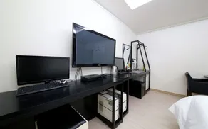 Zenith Hotel - Image 2