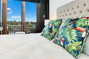 Manhattan style apartment in Central Sydney - Image 2