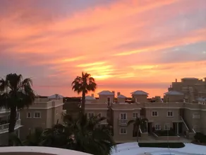 Spacieux appartement entièrement équipé avec piscine, internet haut débit et terrasse | Vue mer | À côté de la plage - Image 3
