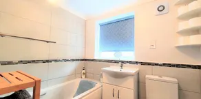 3-bedroom Victorian House With Superfast Wi-fi - Image 5