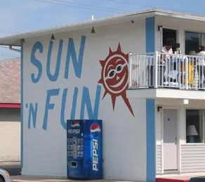 Sun N Fun Motel - Image 4