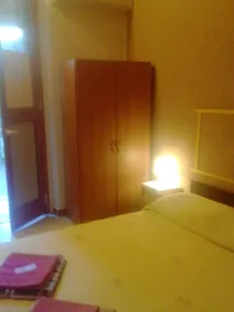 Room With Private Bathroom - Image 3