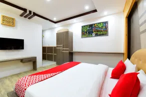 Hotel HHH By OYO Rooms - Image 2