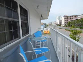Sun N Fun Motel - Image 2