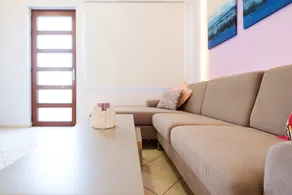 Cozy Home close to old Port Sea Front & Parking - Image 4