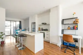 La Trobe Uni  3B townhouse  Bundoora - Image 2