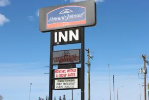 Howard Johnson by Wyndham Red Deer - Image 5
