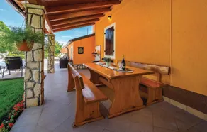 Amazing Home in Sumber With Wifi and 4 Bedrooms - Image 4