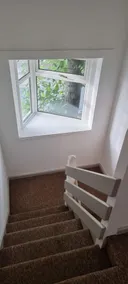 Remarkable 3-bed House With Garden in London - Image 4
