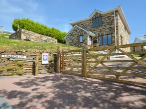 Comfortable, Bright Holiday Home With Private Garden in the South of Cornwall - Image 3