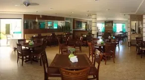 Summit Lago Hotel - Image 2