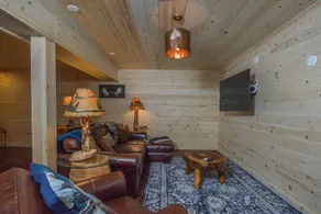 Big Log Lodge - Image 5