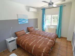 Magnificent Villa for Large Families in San Fulgencio - Image 2