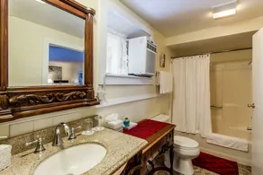 Shady Oaks Country Inn - Image 4