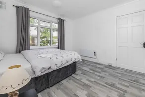 4Br Sleeps10 Parking Garden - Image 2