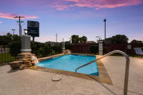 Best Western Huntsville Inn & Suites - Image 4