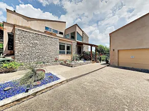 Perfect Summer Spot Beautiful Zilker Home with Great Views by RedAwning - Image 3