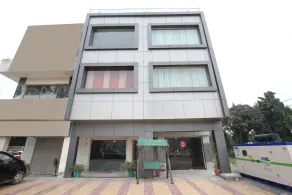 Hotel JB 2 by OYO Rooms - Image 4