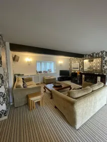 Remarkable 8 Bed Family House Sleeping 16 w/ Pool - Image 3