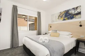 Adamstown Short Stay Apartments - Image 2