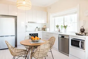 Designer Beachfront Apartment - Image 4