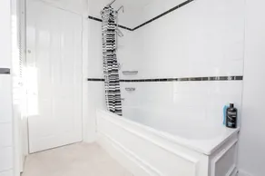Elegant Victorian 3 Bed Home near Hammersmith - Image 5