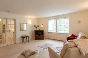 Cults Court Apartment - Image 5