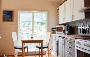 Awesome Home in Eivindvik With 4 Bedrooms - Image 5