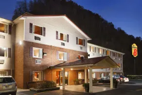 Super 8 by Wyndham Prestonsburg - Image 4
