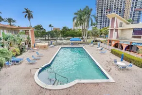 Gorgeous gem, walk from the Ocean!! - Image 2