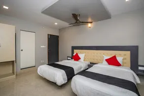 Hotel Blue Spring by OYO Rooms - Image 2