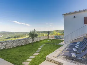 Holiday home with roof-pool, sauna and garden in an idyllic location - Image 2