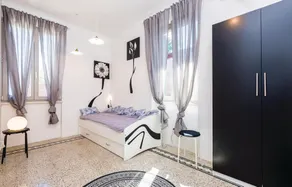 Amazing Home in Icici With Wifi and 5 Bedrooms - Image 4