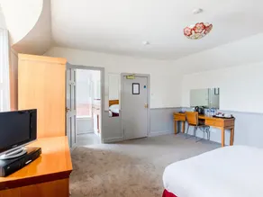Clovenfords Country Inn - Image 4