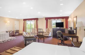 Days Inn Toledo - Image 2